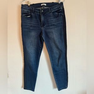 Kensie Women’s Cropped jeans.